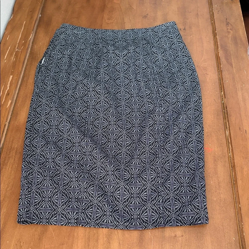 Ripskirt Chic Geometric Black and White Skirt Size Small